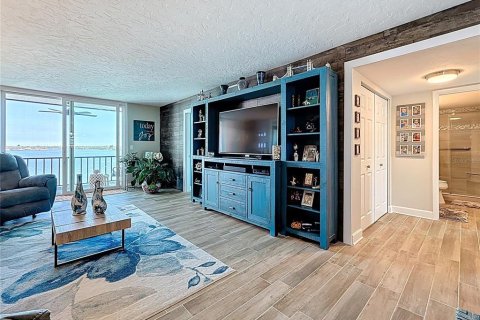 Condo in South Pasadena, Florida, 2 bedrooms  № 1576354 - photo 13
