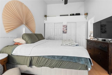 Casa en venta en Miami, Florida, 2 dormitorios, 90.95 m2 № 2049910 - foto 19