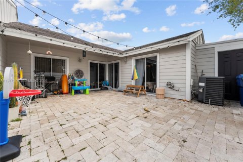 Casa en venta en Miami, Florida, 2 dormitorios, 90.95 m2 № 2049910 - foto 26