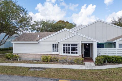 Casa en venta en Miami, Florida, 2 dormitorios, 90.95 m2 № 2049910 - foto 2