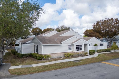 Casa en venta en Miami, Florida, 2 dormitorios, 90.95 m2 № 2049910 - foto 3