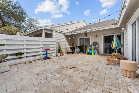 Casa en venta en Miami, Florida, 2 dormitorios, 90.95 m2 № 2049910 - foto 27