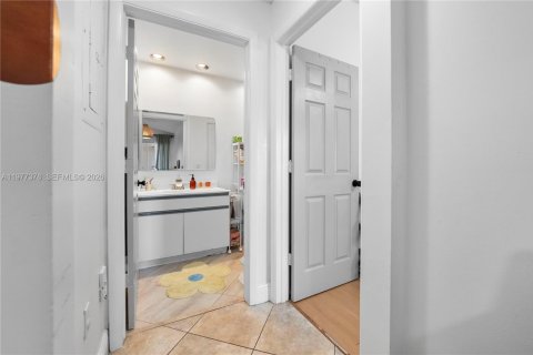 Casa en venta en Miami, Florida, 2 dormitorios, 90.95 m2 № 2049910 - foto 15