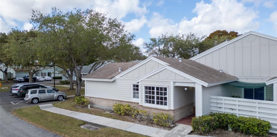 Casa en Miami, Florida 2 dormitorios, 90.95 m2 № 2049910