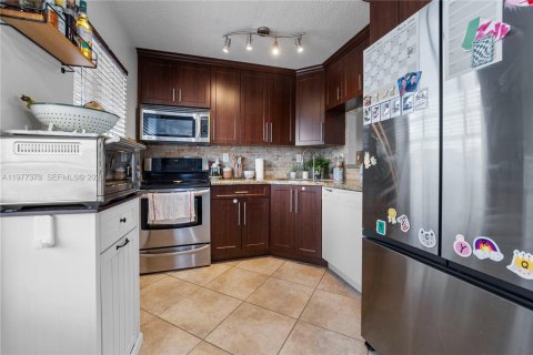 Casa en venta en Miami, Florida, 2 dormitorios, 90.95 m2 № 2049910 - foto 7