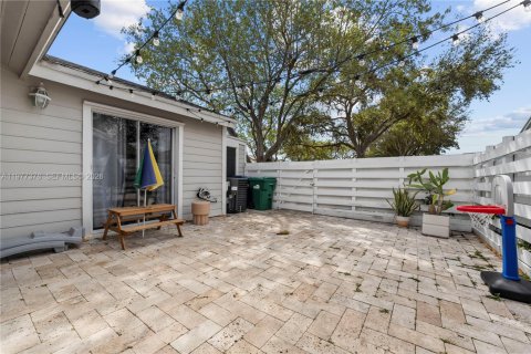 Casa en venta en Miami, Florida, 2 dormitorios, 90.95 m2 № 2049910 - foto 28