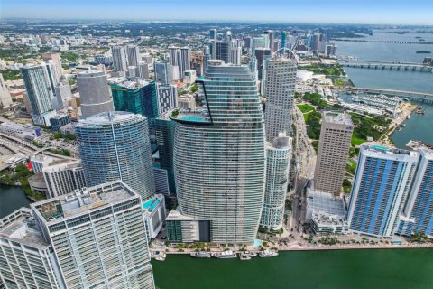 Condominio en venta en Miami, Florida, 4 dormitorios, 298.59 m2 № 2021148 - foto 2