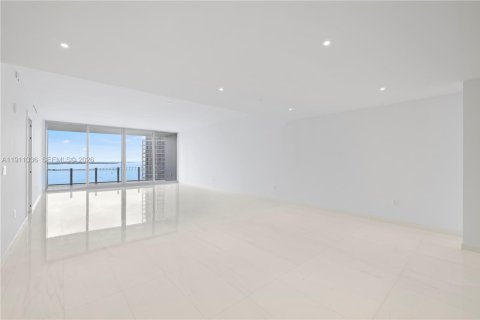 Condominio en venta en Miami, Florida, 4 dormitorios, 298.59 m2 № 2021148 - foto 9