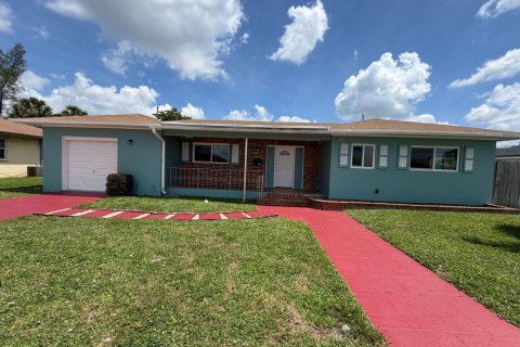 House in West Palm Beach, Florida 3 bedrooms, 158.49 sq.m. № 2088104