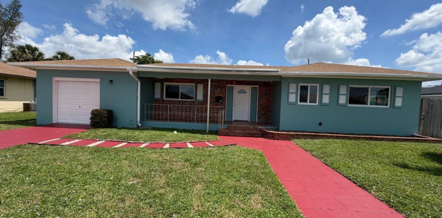 House in West Palm Beach, Florida 3 bedrooms, 158.49 sq.m. № 2088104