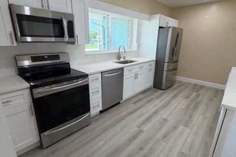 House in West Palm Beach, Florida 3 bedrooms, 158.49 sq.m. № 2088104 - photo 13