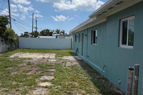 House in West Palm Beach, Florida 3 bedrooms, 158.49 sq.m. № 2088104 - photo 2
