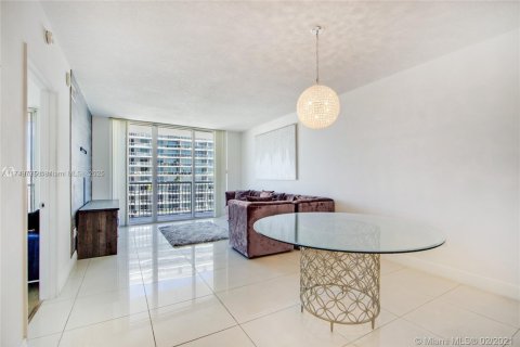 Condo in Miami, Florida, 1 bedroom  № 1959687 - photo 9