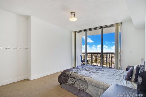 Condo in Miami, Florida, 1 bedroom  № 1959687 - photo 8