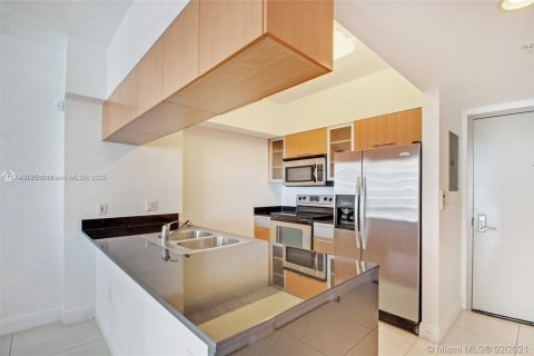 Condo in Miami, Florida, 1 bedroom  № 1959687 - photo 10