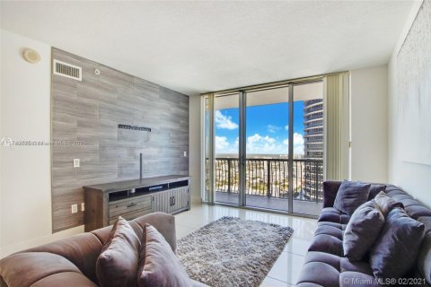 Condo in Miami, Florida, 1 bedroom  № 1959687 - photo 13