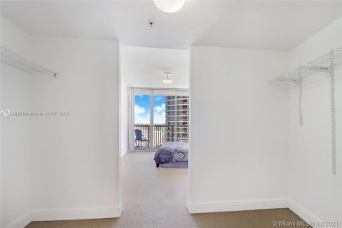 Condo in Miami, Florida, 1 bedroom  № 1959687 - photo 6