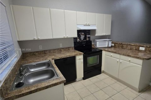 Immobilier commercial à vendre à Lehigh Acres, Floride: 179.12 m2 № 2005706 - photo 6