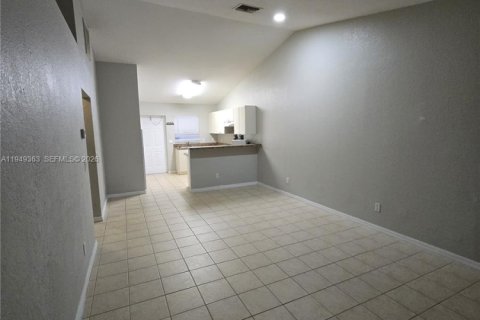 Immobilier commercial à vendre à Lehigh Acres, Floride: 179.12 m2 № 2005706 - photo 13