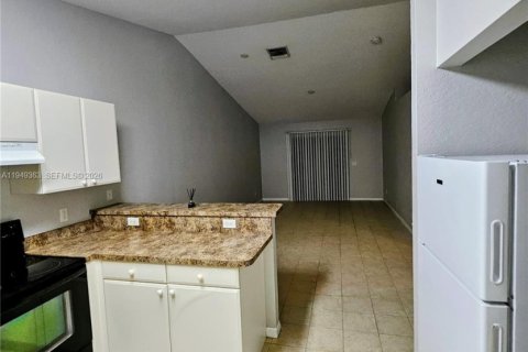 Immobilier commercial à vendre à Lehigh Acres, Floride: 179.12 m2 № 2005706 - photo 7