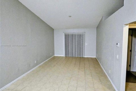 Immobilier commercial à vendre à Lehigh Acres, Floride: 179.12 m2 № 2005706 - photo 20