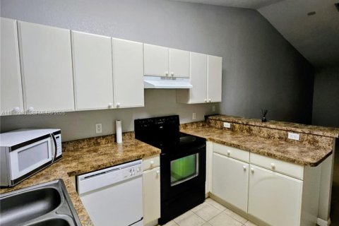 Immobilier commercial à vendre à Lehigh Acres, Floride: 179.12 m2 № 2005706 - photo 5