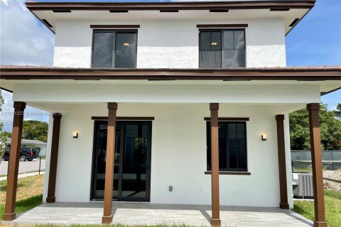 House in Miami, Florida 4 bedrooms, 164.99 sq.m. № 1874514 - photo 5