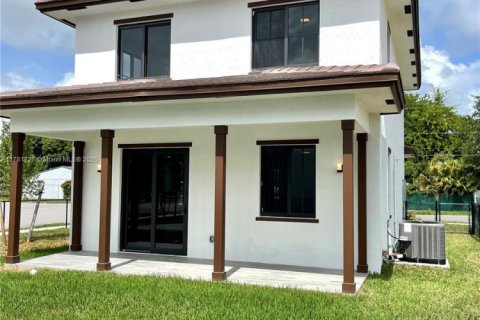 House in Miami, Florida 4 bedrooms, 164.99 sq.m. № 1874514 - photo 6