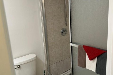 Купить кондоминиум в Помпано-Бич, Флорида 3 комнаты, № 2176573 - фото 2