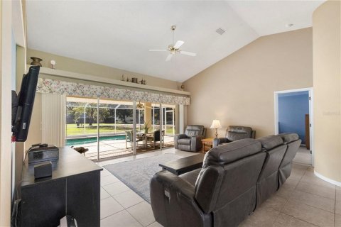 House in Lutz, Florida 3 bedrooms, 166.67 sq.m. № 2299610 - photo 13