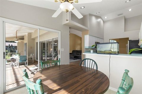 House in Lutz, Florida 3 bedrooms, 166.67 sq.m. № 2299610 - photo 24