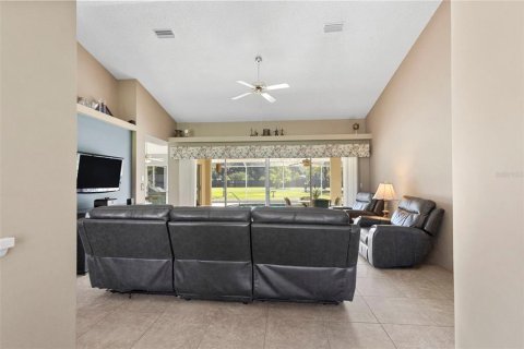 House in Lutz, Florida 3 bedrooms, 166.67 sq.m. № 2299610 - photo 5