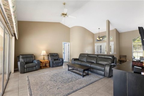 House in Lutz, Florida 3 bedrooms, 166.67 sq.m. № 2299610 - photo 8