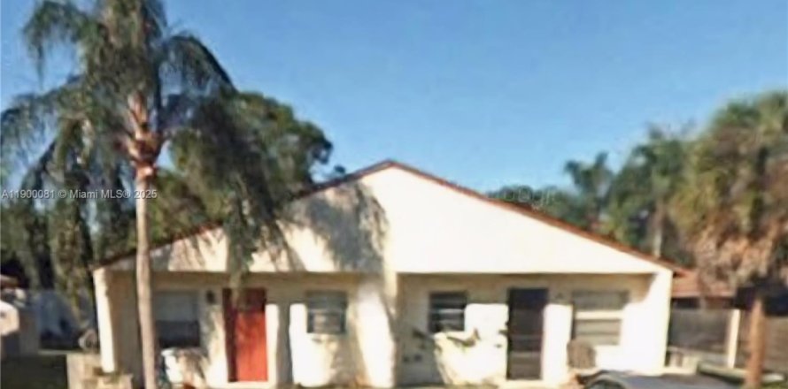 Коммерческая недвижимость в Сарасота, Флорида № 1955274