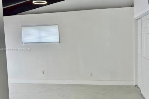 Купить виллу или дом в Майами-Гарденс, Флорида 4 спальни, 189.99м2, № 2009241 - фото 16