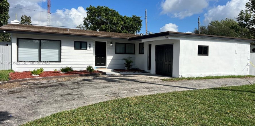 Дом в Майами-Гарденс, Флорида 4 спальни, 189.99м2 № 2009241