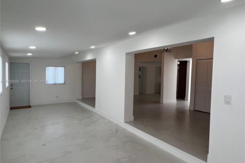 Купить виллу или дом в Майами-Гарденс, Флорида 4 спальни, 189.99м2, № 2009241 - фото 9