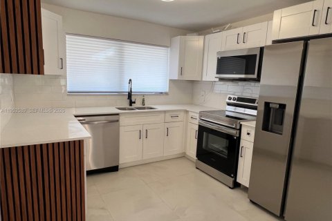 Купить виллу или дом в Майами-Гарденс, Флорида 4 спальни, 189.99м2, № 2009241 - фото 5