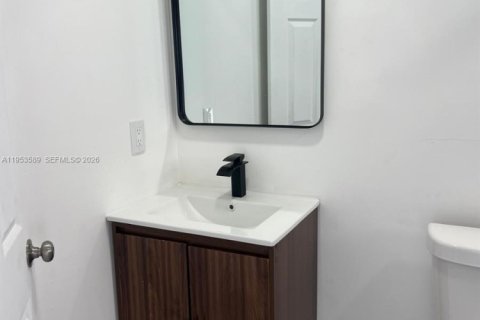 Купить виллу или дом в Майами-Гарденс, Флорида 4 спальни, 189.99м2, № 2009241 - фото 12