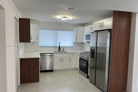 Купить виллу или дом в Майами-Гарденс, Флорида 4 спальни, 189.99м2, № 2009241 - фото 8