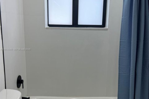 Купить виллу или дом в Майами-Гарденс, Флорида 4 спальни, 189.99м2, № 2009241 - фото 15