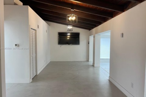 Купить виллу или дом в Майами-Гарденс, Флорида 4 спальни, 189.99м2, № 2009241 - фото 7