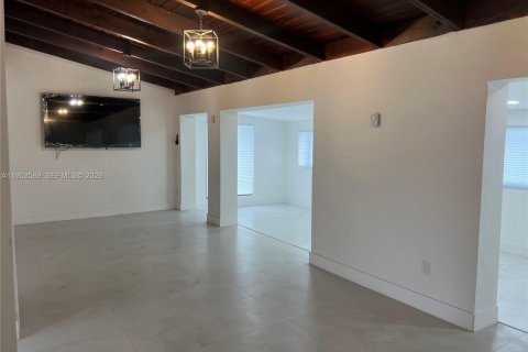 Купить виллу или дом в Майами-Гарденс, Флорида 4 спальни, 189.99м2, № 2009241 - фото 20