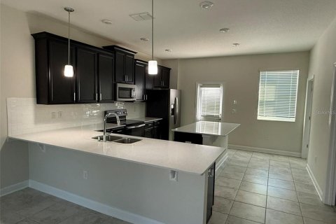 Townhouse in Winter Garden, Florida 3 bedrooms, 141.03 sq.m. № 2201977 - photo 9