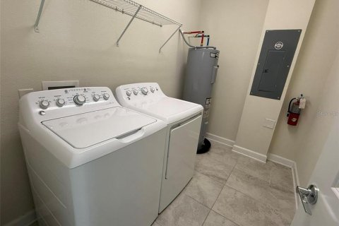 Townhouse in Winter Garden, Florida 3 bedrooms, 141.03 sq.m. № 2201977 - photo 12
