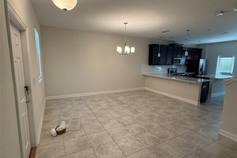 Townhouse in Winter Garden, Florida 3 bedrooms, 141.03 sq.m. № 2201977 - photo 5