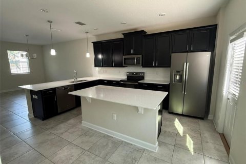Townhouse in Winter Garden, Florida 3 bedrooms, 141.03 sq.m. № 2201977 - photo 10