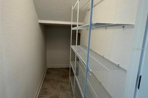 Townhouse in Winter Garden, Florida 3 bedrooms, 141.03 sq.m. № 2201977 - photo 11