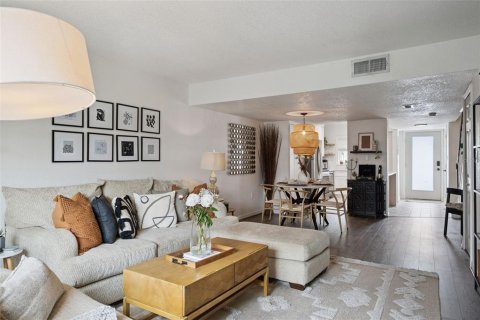 Condominio en venta en Orlando, Florida, 2 dormitorios, 115.2 m2 № 2157399 - foto 3