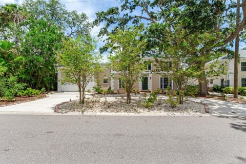House in Tampa, Florida 4 bedrooms, 339 sq.m. № 1797820 - photo 4